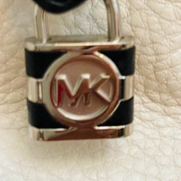 Michael Kors Kirby Satchel Very Clean like New🖤 - Picture 6 of 6